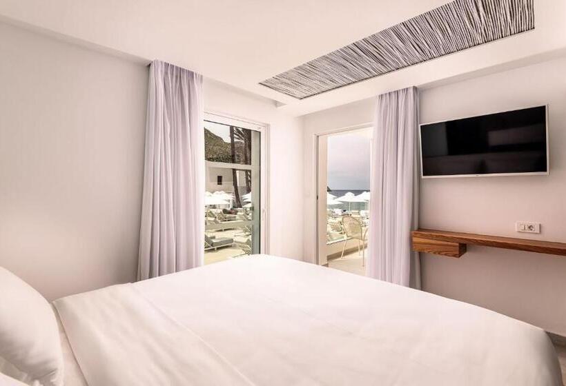 带按摩浴盆的套房, Kantouni Beach Boutique