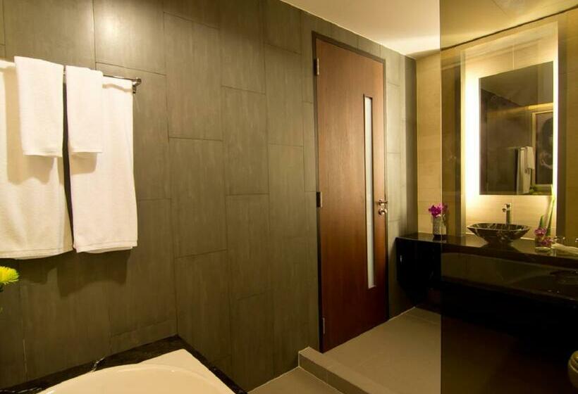 اتاق سوپریور با چشم‌انداز شهر, Way Hotel Pattaya