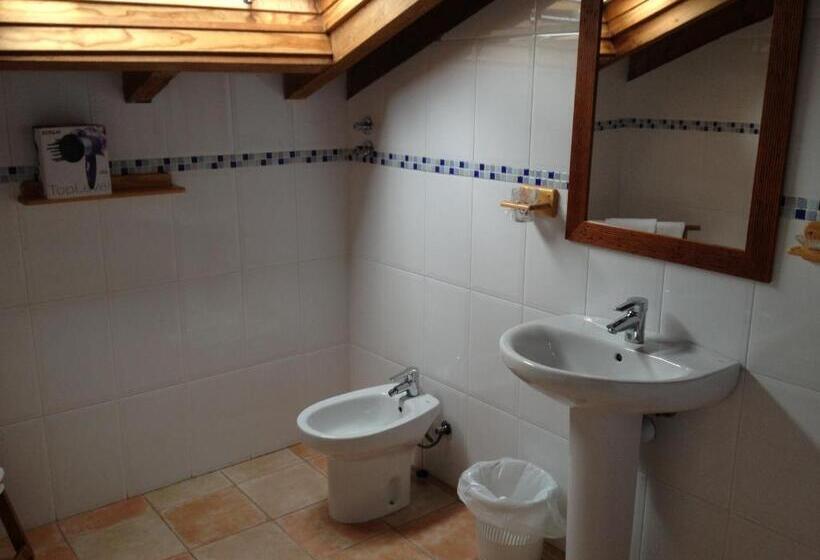 اتاق استاندارد سه نفره, Hosteria San Emeterio