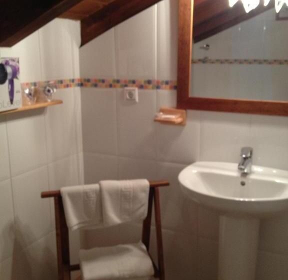 اتاق استاندارد چهار تخته, Hosteria San Emeterio