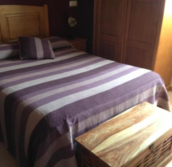 اتاق استاندارد چهار تخته, Hosteria San Emeterio