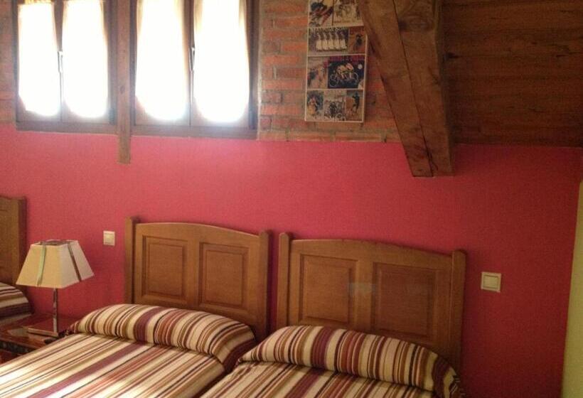 اتاق استاندارد سه نفره, Hosteria San Emeterio