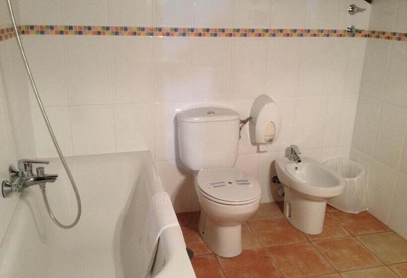 اتاق استاندارد سه نفره, Hosteria San Emeterio