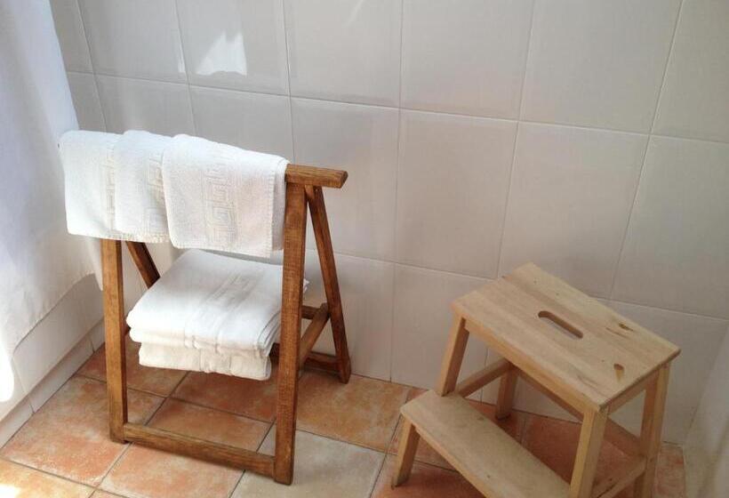 اتاق استاندارد سه نفره, Hosteria San Emeterio