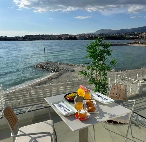 سوئیت پریمیوم با چشم‌انداز دریا, Split