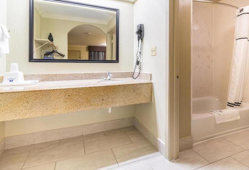 Номер Стандарт Кровать Кинг Адаптированный для Инвалидов, Americas Best Value Inn I 45 / Loop 610