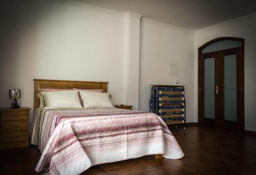 Номер Стандарт Трехместный, Hostel Encostas Do Douro