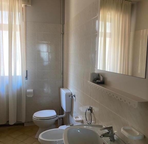 Номер Стандарт Трехместный, Albergo Leon D Oro