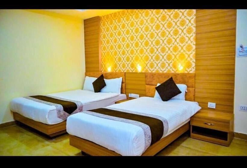 اتاق استاندارد سه نفره, Star Holiday Pvt Ltd