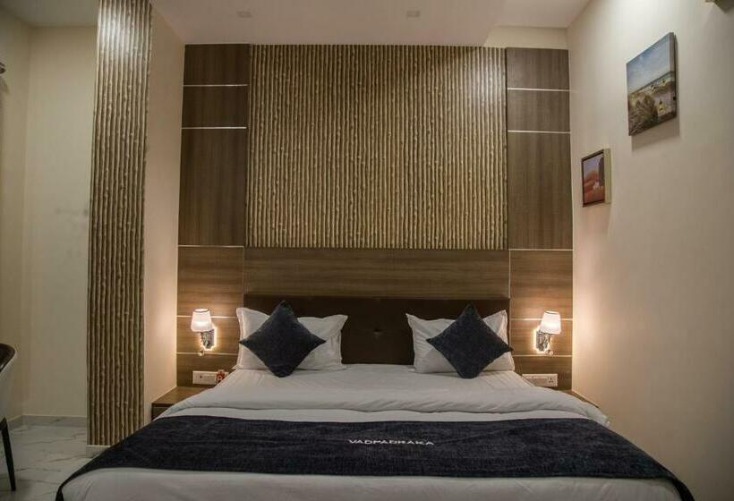 اتاق لوکس, Vadpadraka Hotel And Resort
