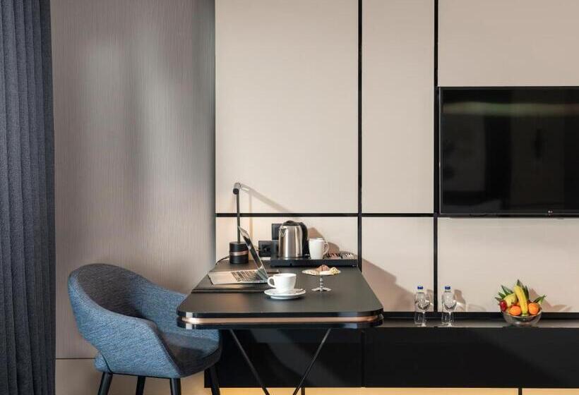 キングサイズベッドのスタンダードルーム, Crowne Plaza   Istanbul Tuzla Viaport Marina, An Ihg