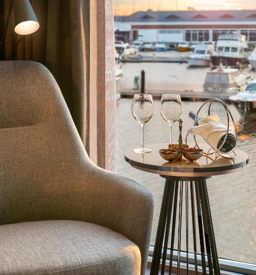 キングサイズベッドのスタンダードルーム, Crowne Plaza   Istanbul Tuzla Viaport Marina, An Ihg