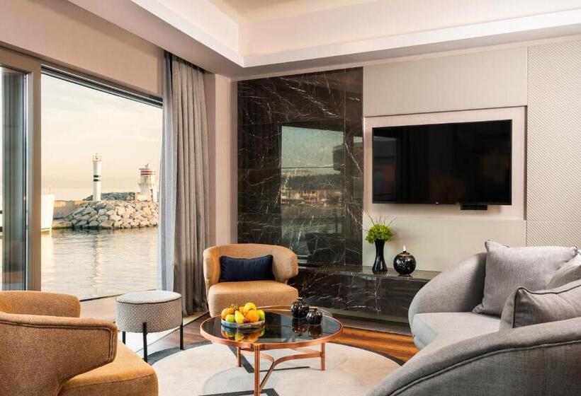 景色の見えるスイートルーム, Crowne Plaza   Istanbul Tuzla Viaport Marina, An Ihg