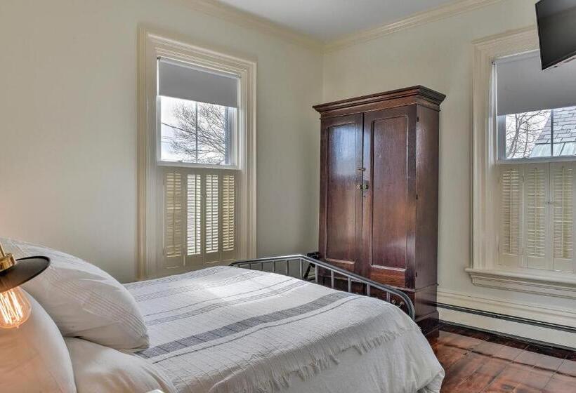 Family Suite, The Burrell House