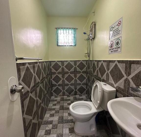اتاق خانوادگی, Edgar S Guest House
