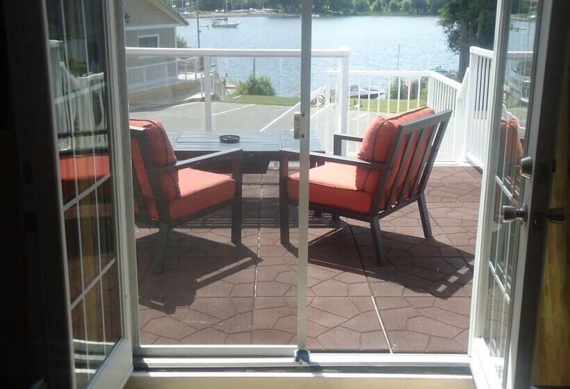 Люкс, Bayside Inn & Waterfront Suites