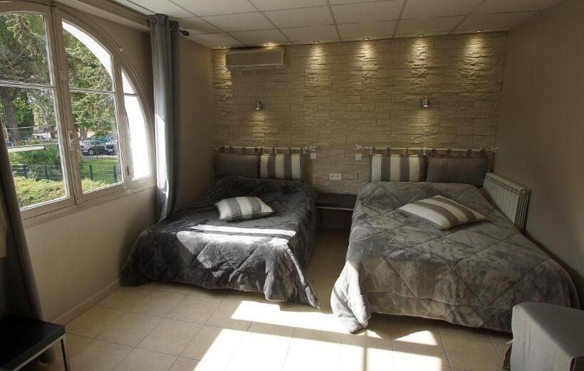 Номер Стандарт, Hôtel Le Derby