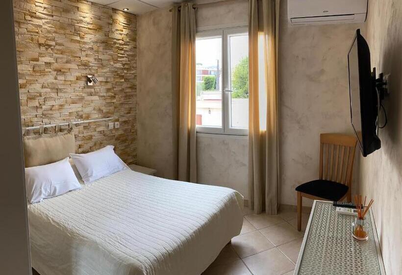 Номер Стандарт, Hôtel Le Derby