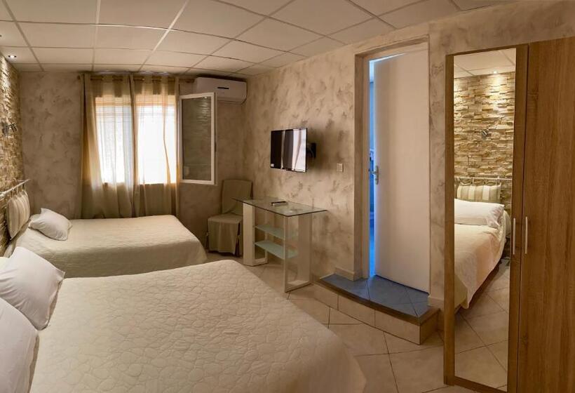 Четырехместный Номер Стандарт, Hôtel Le Derby