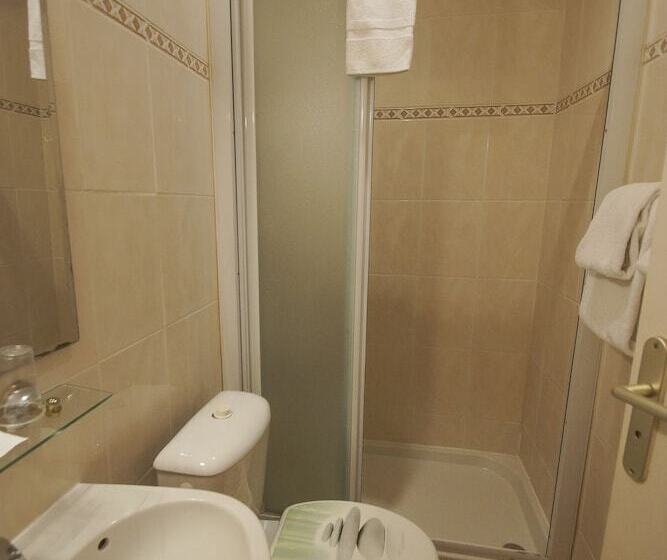Номер Стандарт, Hôtel Le Derby