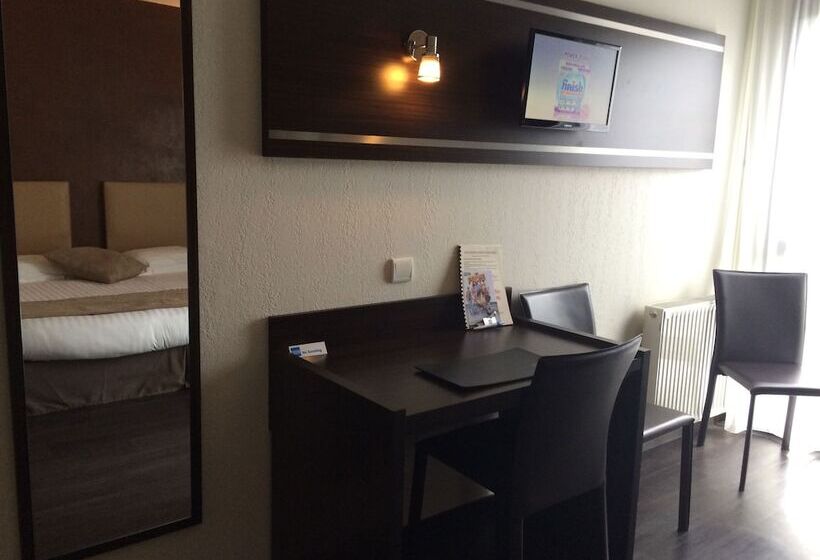 Номер Стандарт, Hôtel Restaurant Le Calice Du Gevaudan   A75