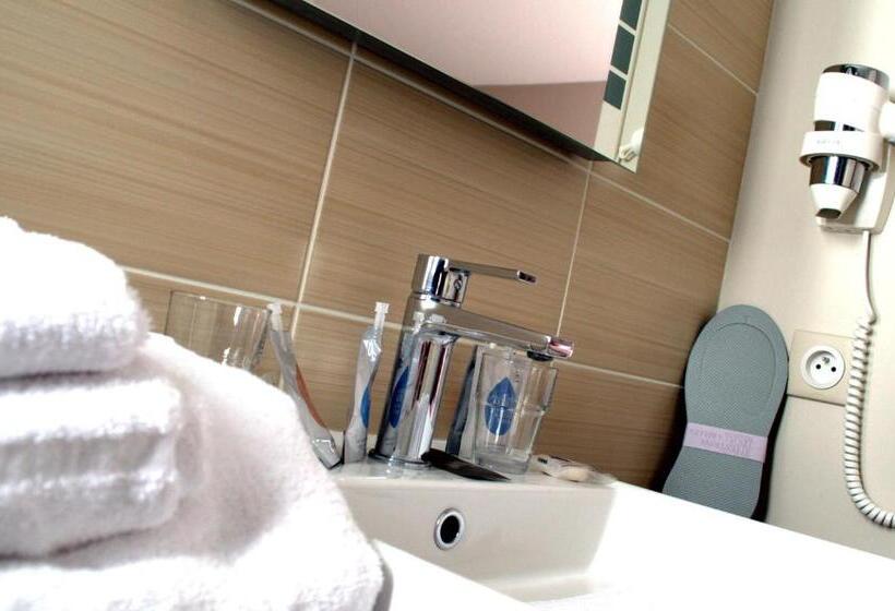 Номер Стандарт Двуспальная Кровать, Kyriad Prestige Vannes Centre  Palais Des Arts