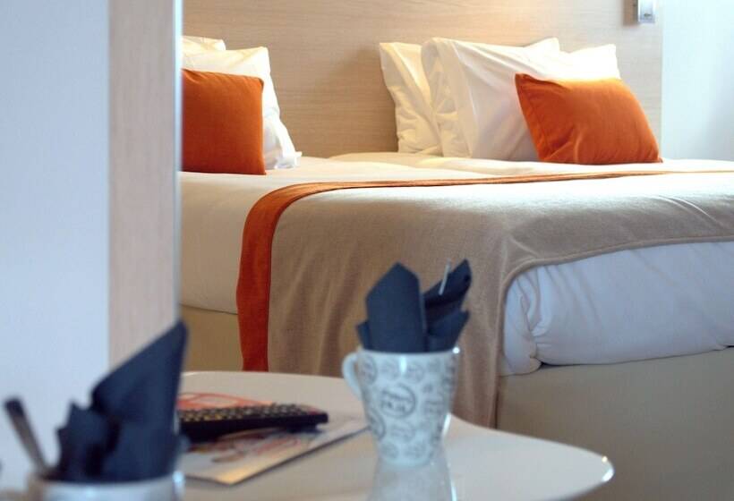 اتاق استاندارد با تخت دوبل, Kyriad Prestige Vannes Centre  Palais Des Arts