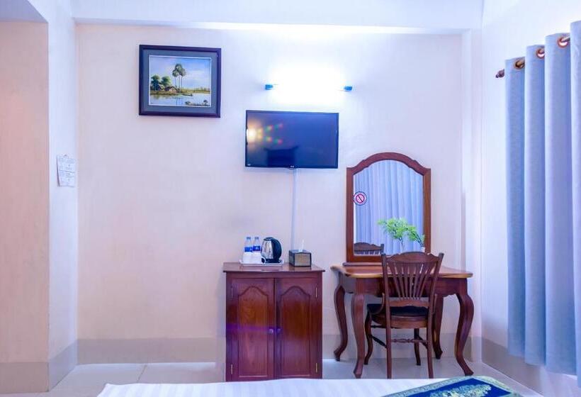 غرفة قياسية ثلاثية, Siem Reap Riverside