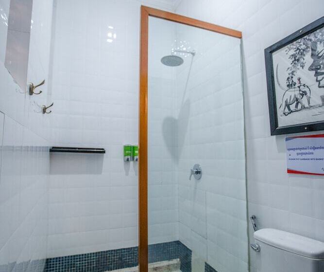Семейный Номер, The Sanctuary Villa Battambang