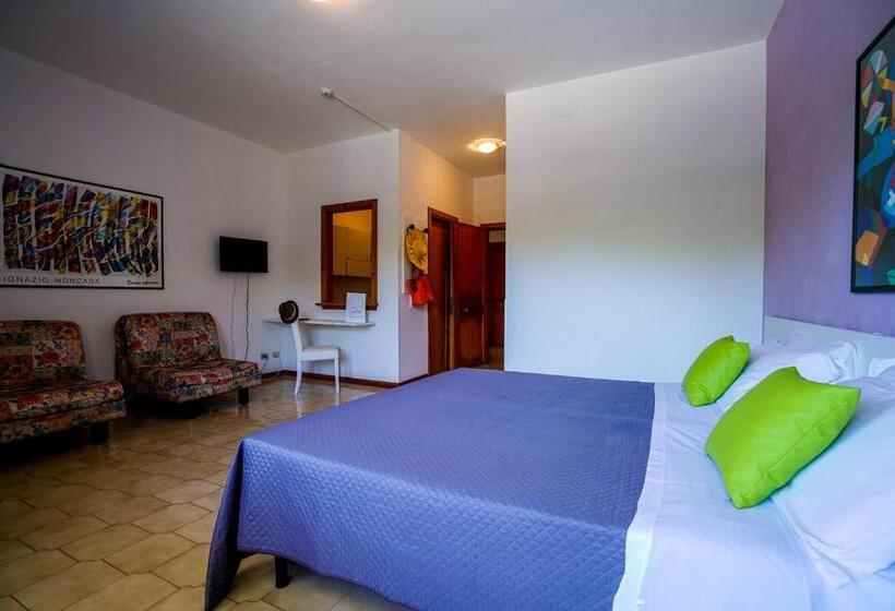 استودیوی استاندارد, Gh Campoverde Village