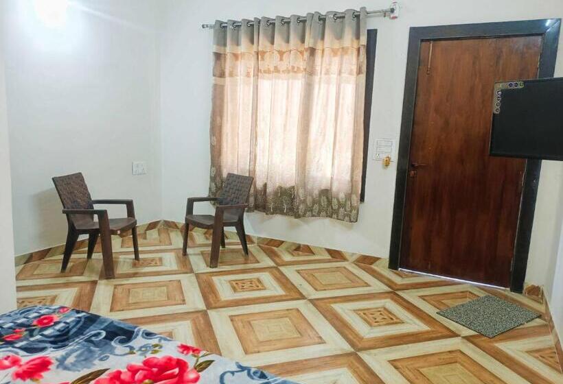 Трехместный Номер Deluxe, Pop 84706  J S R Palace Gardens