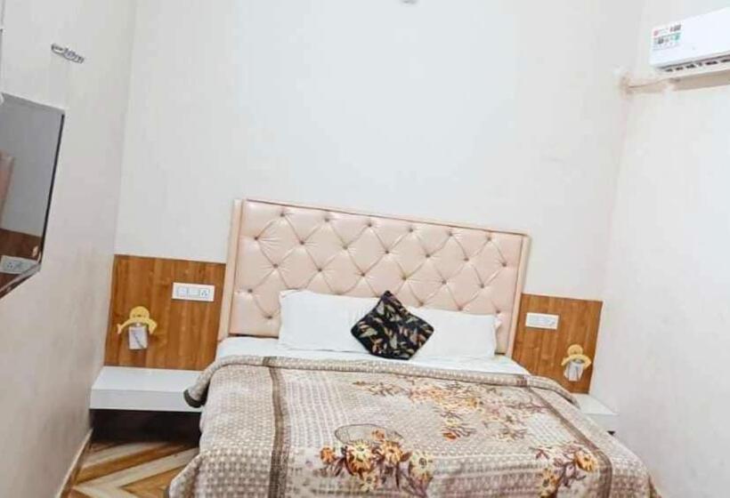 Трехместный Номер Deluxe, Pop 84706  J S R Palace Gardens