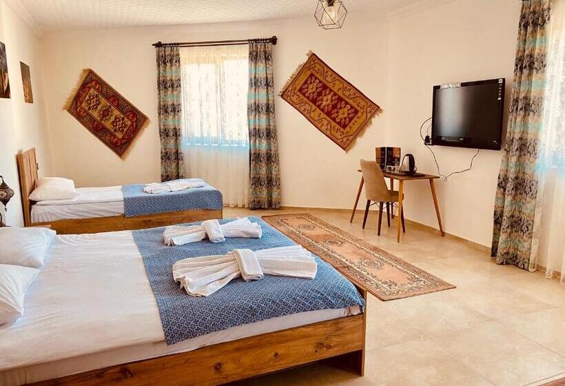 اتاق استاندارد چهارنفره با بالکن, Aysultan Stone House