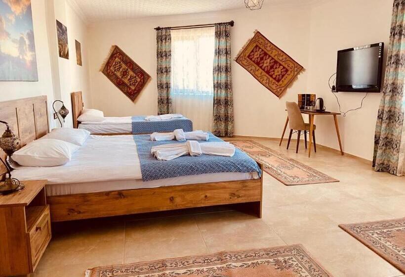 اتاق استاندارد چهارنفره با بالکن, Aysultan Stone House