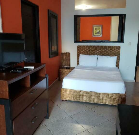 سوییت جونیور با چشم‌انداز استخر, Carasol Villas Y Suites Privadas