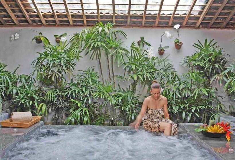 جناح مزود بجاكوزى, D Omah  Yogya