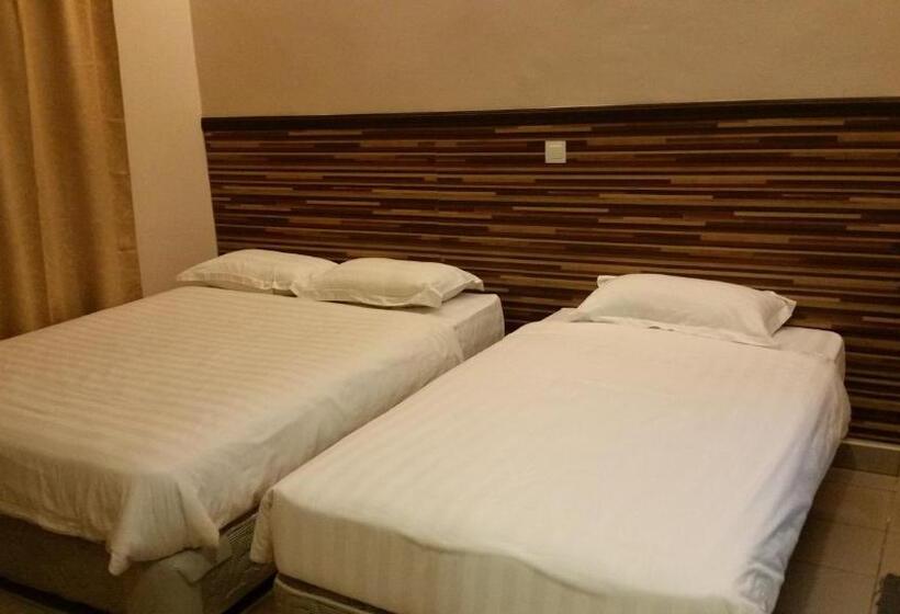 Quarto Familiar Superior, Iskandar