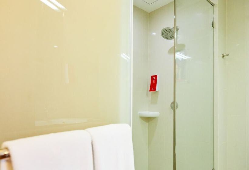 标准间, Monoloog Hotel Solo