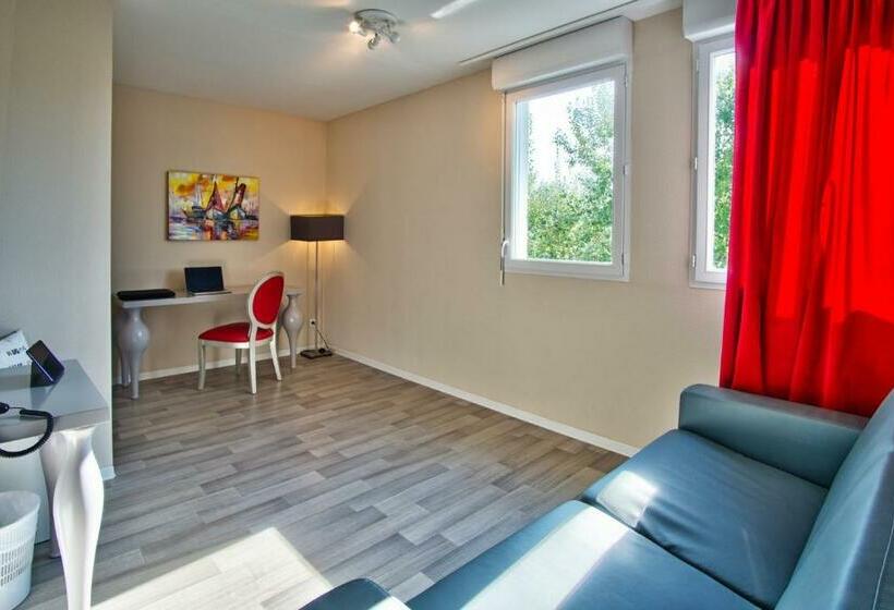 스위트, Adonis Hotel Bayonne