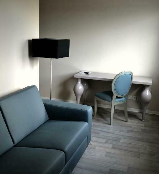 스위트, Adonis Hotel Bayonne