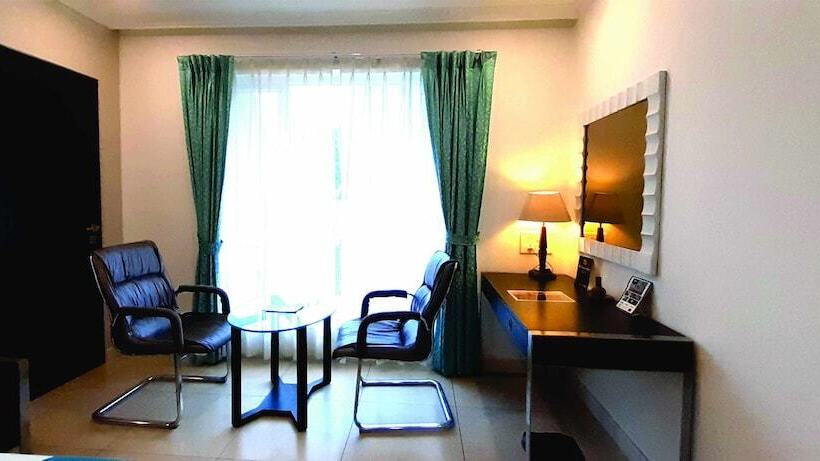 اتاق لوکس, The Hq