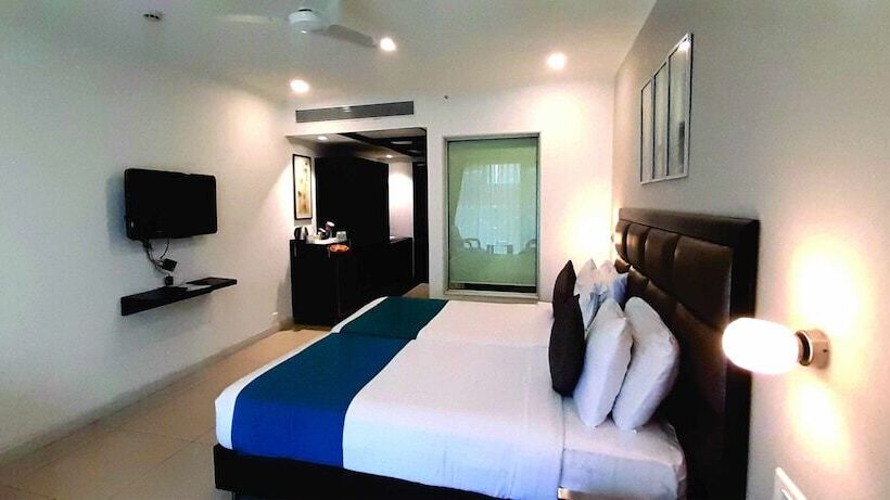 اتاق لوکس, The Hq