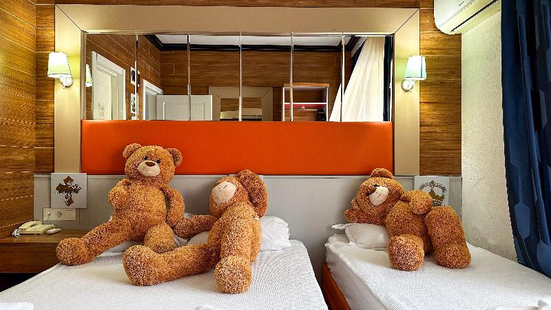 اتاق کلاب, Club Hotel Anjeliq