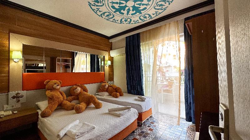 اتاق کلاب, Club Hotel Anjeliq