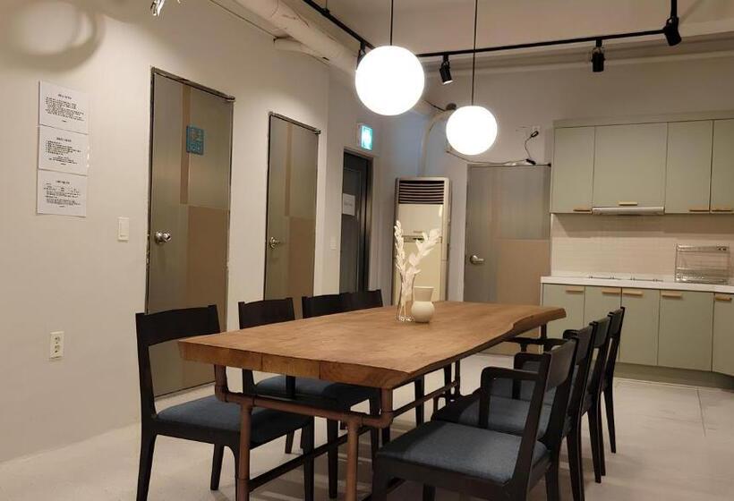 デラックスの４人部屋, Ssh Icon Hostel