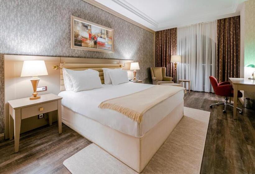 اتاق لوکس با تخت بزرگ, Wellborn Luxury