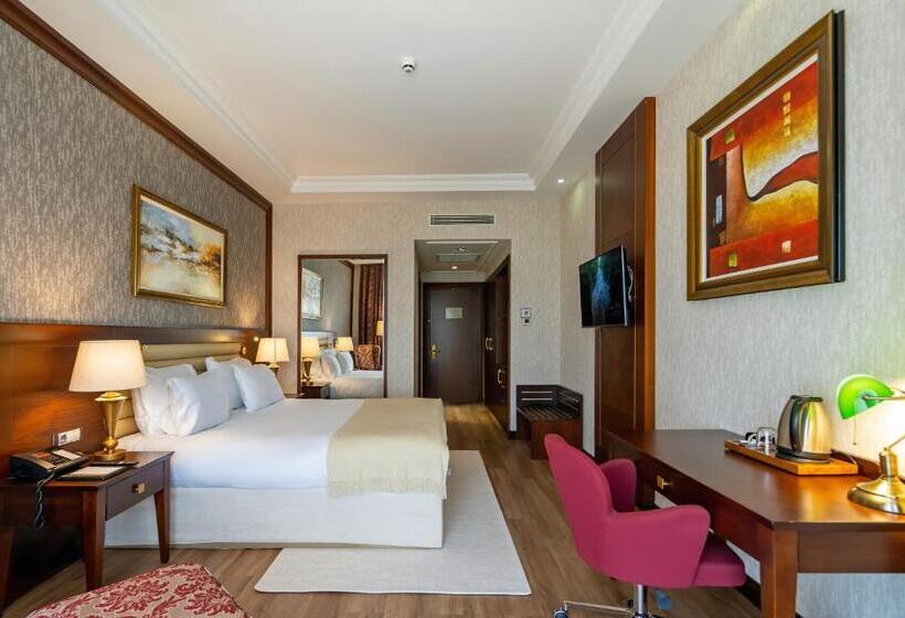 اتاق لوکس با تخت بزرگ, Wellborn Luxury