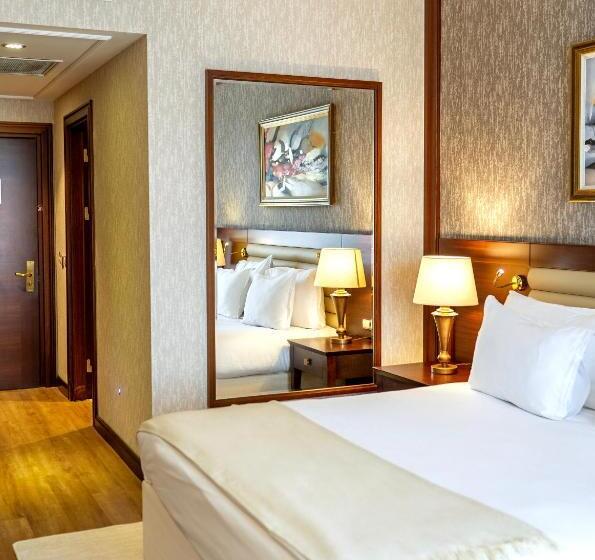 اتاق لوکس با تخت بزرگ, Wellborn Luxury