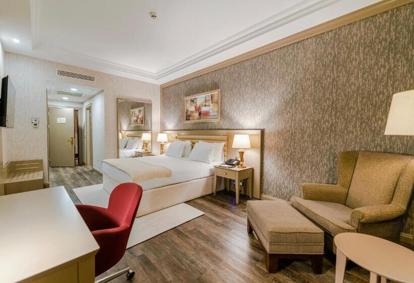 اتاق لوکس با تخت بزرگ, Wellborn Luxury