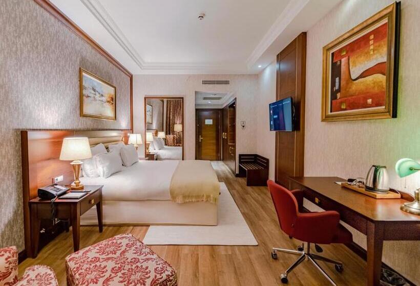 اتاق لوکس با تخت بزرگ, Wellborn Luxury